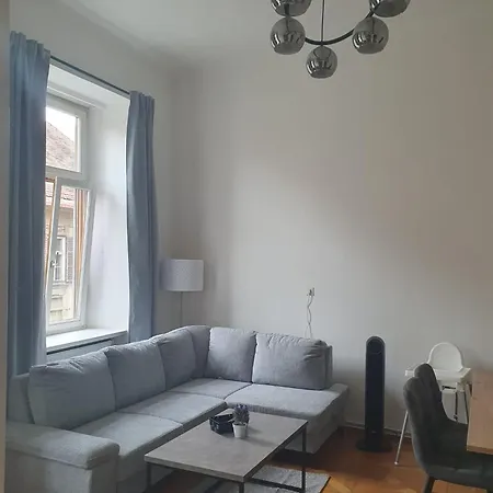 Center Apartment *