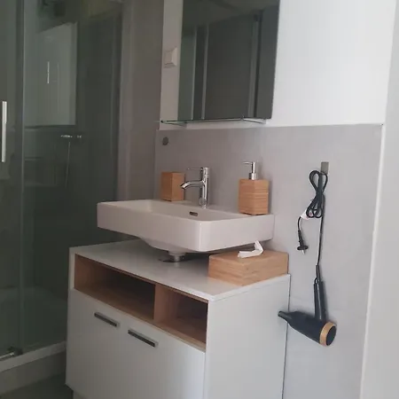 Center Apartment *